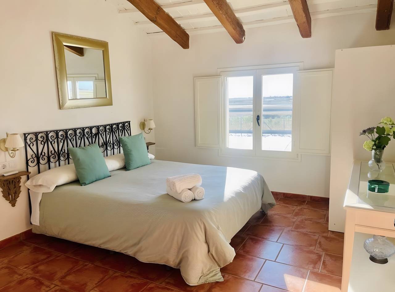 Maison de campagne « Masia Llambrich Bomba » avec piscine partagée, Wi-Fi et climatisation in Terres de l'Èbre, Delta de l'Ebre