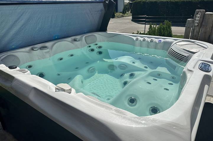 Villa für 6 Personen, mit Terrasse und Sauna sowie Garten und Pool