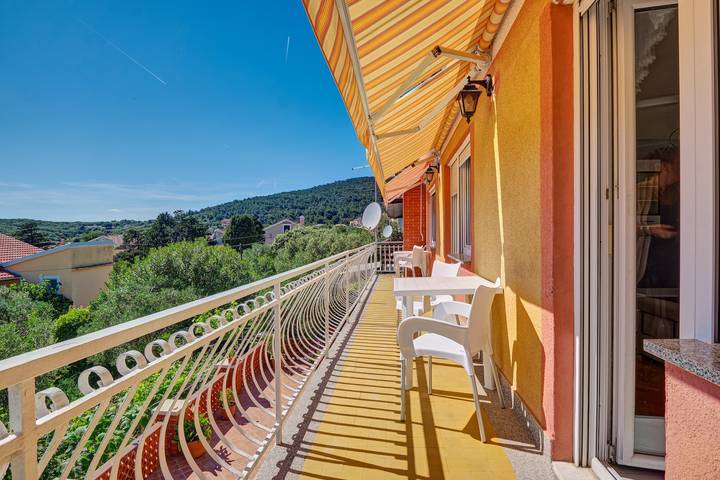 Ferienwohnung für 5 Personen, mit Balkon/Terrasse auf Cres
