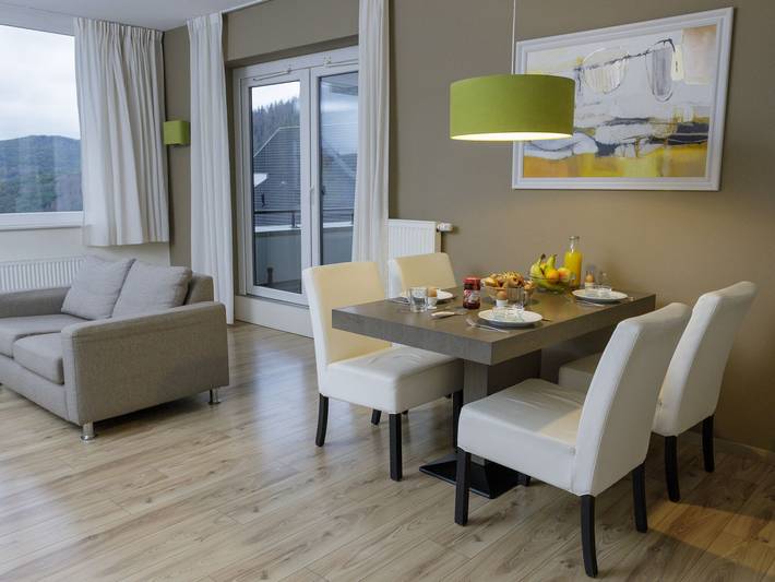 Gîte pour 4 personnes, avec piscine et balcon, adapté aux familles à Heimbach - 3