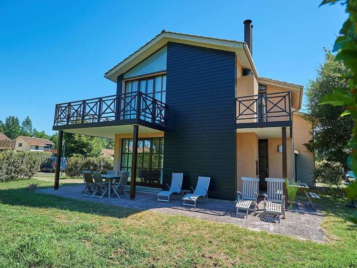 Chalet para 6 personas, con jardín además de piscina y balcón - 1