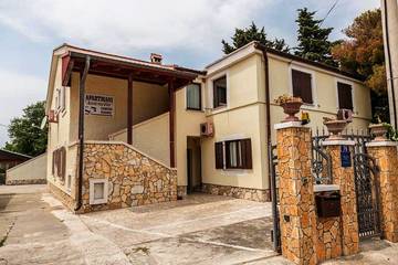 Ferienhaus für 3 Personen, mit Garten und Ausblick in Premantura