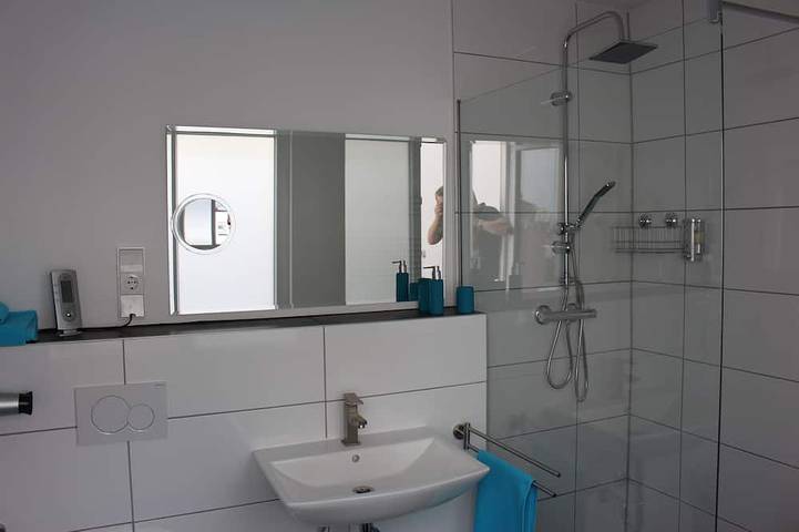Appartement entier, Maison d'hôtes avec terrasse près de l'aéroport in Rösrath, Arrondissement de Rhin-Berg