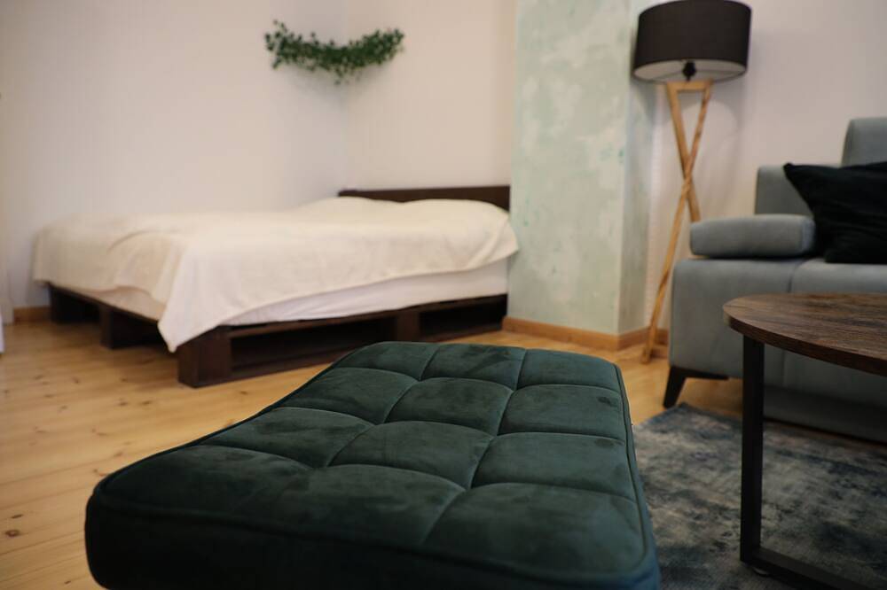 Ganze Wohnung, Erdgeschoss-Apartment im Revaler Kiez in Friedrichshain - Kreuzberg, Berlin