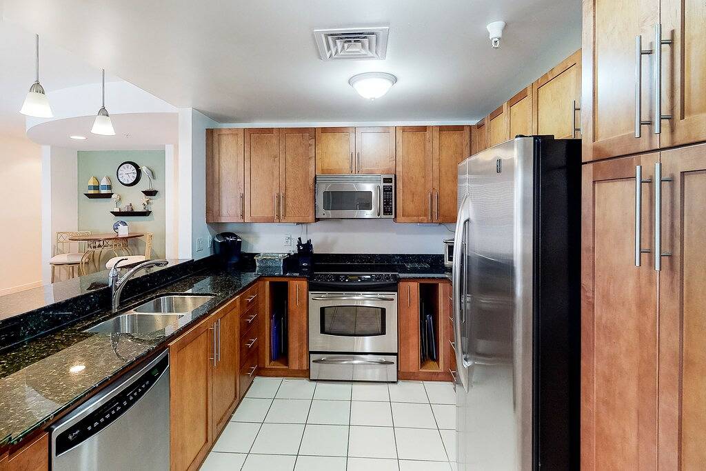 Ganze Wohnung, 2nd-floor condo with views of the ocean, balcony, outdoor pool, gym & Ac in Sandbridge, Virginia Beach