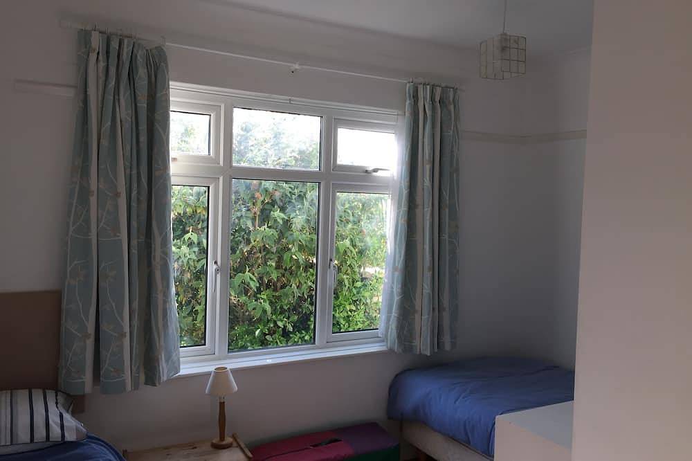 Hill Rise - Cottage In beautiful Trevone Bay, Near Padstow, North Cornwall in Trevone, Cornwall