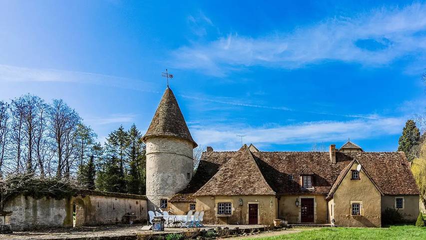 Château pour 9 personnes, avec jardin et piscine dans Allier