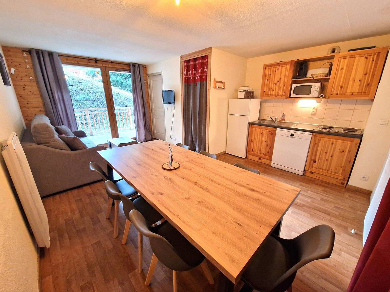 Appartement entier, Confort pour 6/8 pers, près télécabine, terrasse in Valfréjus, Modane