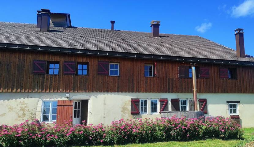 Cottage pour 3 personnes, avec jardin à Les Fourgs