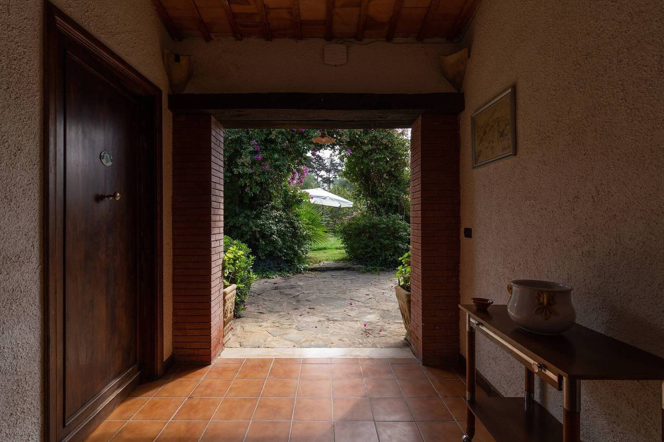 Apartamento entero, Apartamento 'Tenuta Donna Vittoria Bouganville' con vistas a la montaña, Wi-Fi y aire acondicionado in Trapani, Provincia de Trapani