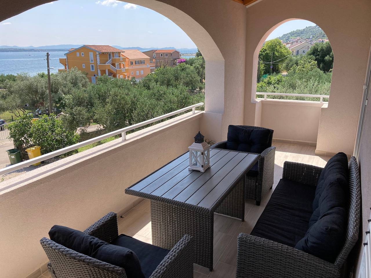 Ganze Wohnung, 2-Zimmer-Ferienwohnung mit Terrasse und Meerblick Tkon, Pasman A-23194-a in Tkon, Pasman