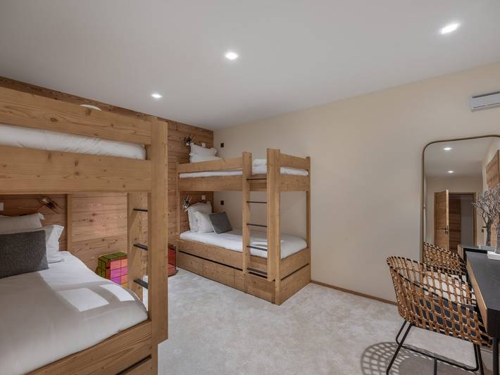 Entire apartment, New ski-in/ski-out apartment with spa and pool access in Courchevel 1850 in Courchevel 1850, Saint-Bon-Tarentaise