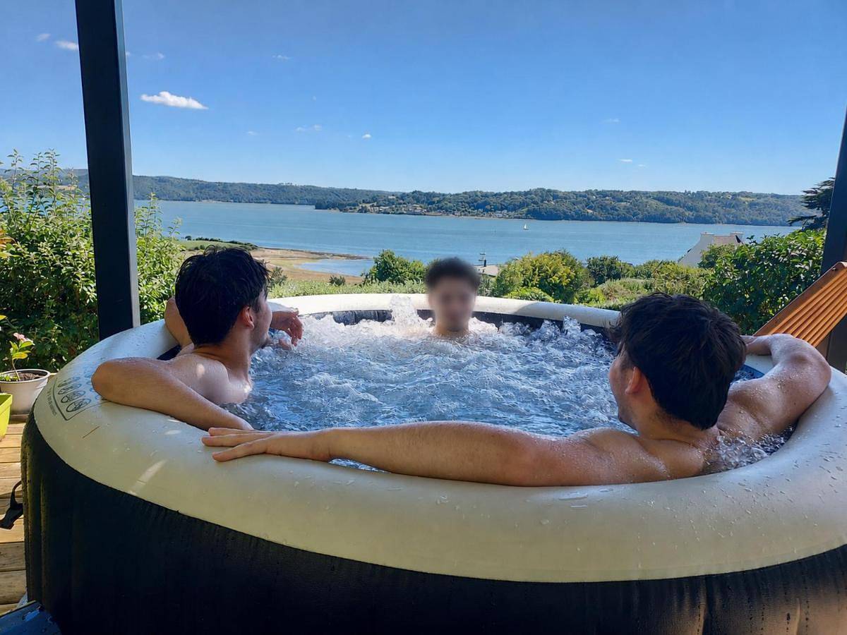 Grande maison familiale,Superbe Vue Mer,Calme,Confort,Spa in Hôpital-Camfrout, Région de Brest