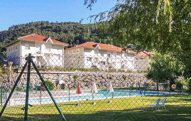 Apartamento para 6 personas, con vistas y jardín además de piscina para niños y piscina en Arredondo