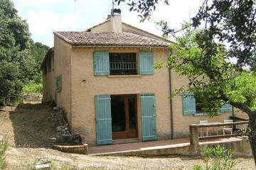Gîte pour 6 personnes, avec terrasse à Roaix