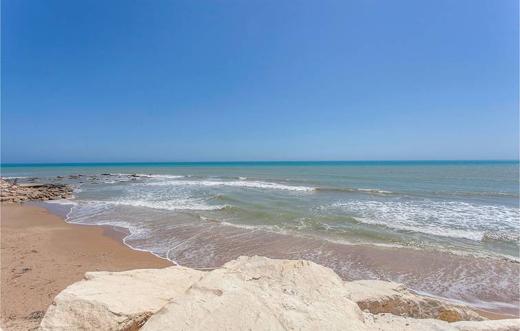 Apartamento vacacional entero, Apartamento con vistas al mar, aire acondicionado, aparcamiento, piscina, cocina y WiFi. in Scicli, Provincia de Ragusa