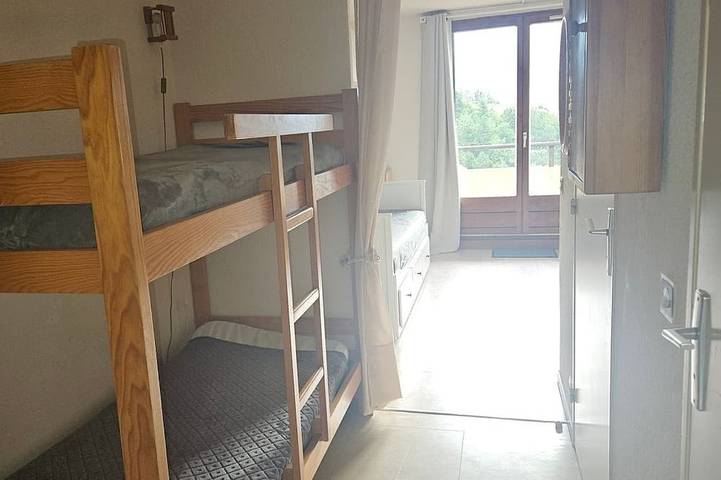 Entire apartment, Mountain-view apartment sleeps 6 in Embrun, Écrins National Park