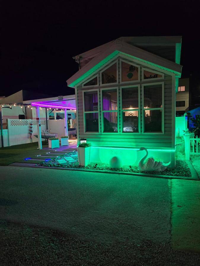 Camping para 6 personas, con piscina y jardín además de terraza y jacuzzi en Florida