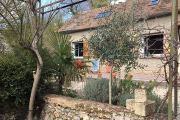 Gîte pour 6 personnes, avec jardin et terrasse à Ménilles