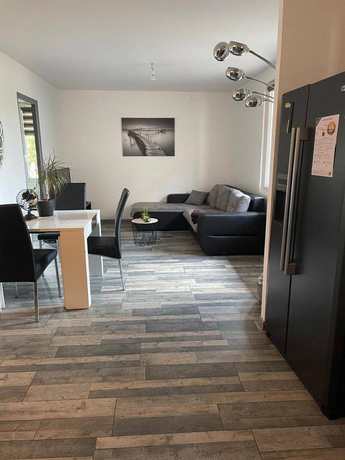 Appartement entier, Appartement Rdc calme en hyper centre-ville in Digoin, Région de Charolles