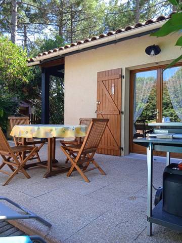 Gîte pour 5 personnes, avec piscine ainsi que jardin et terrasse en Gironde