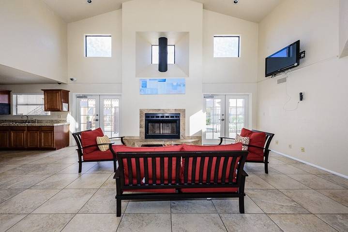 Vacation rental for 4 people, with pool and terrace as well as hot tub in Tucson