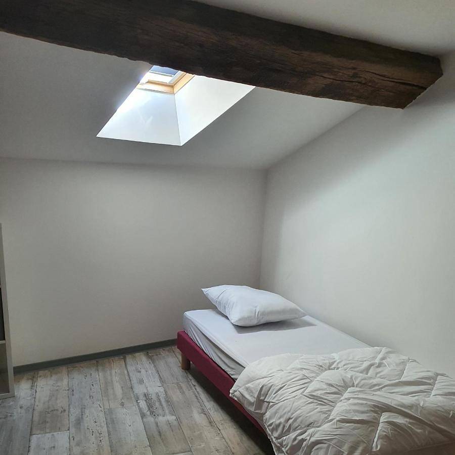 Appartement entier, Two-Bedroom Apartment in Fains-Véel, Région de Bar-le-Duc