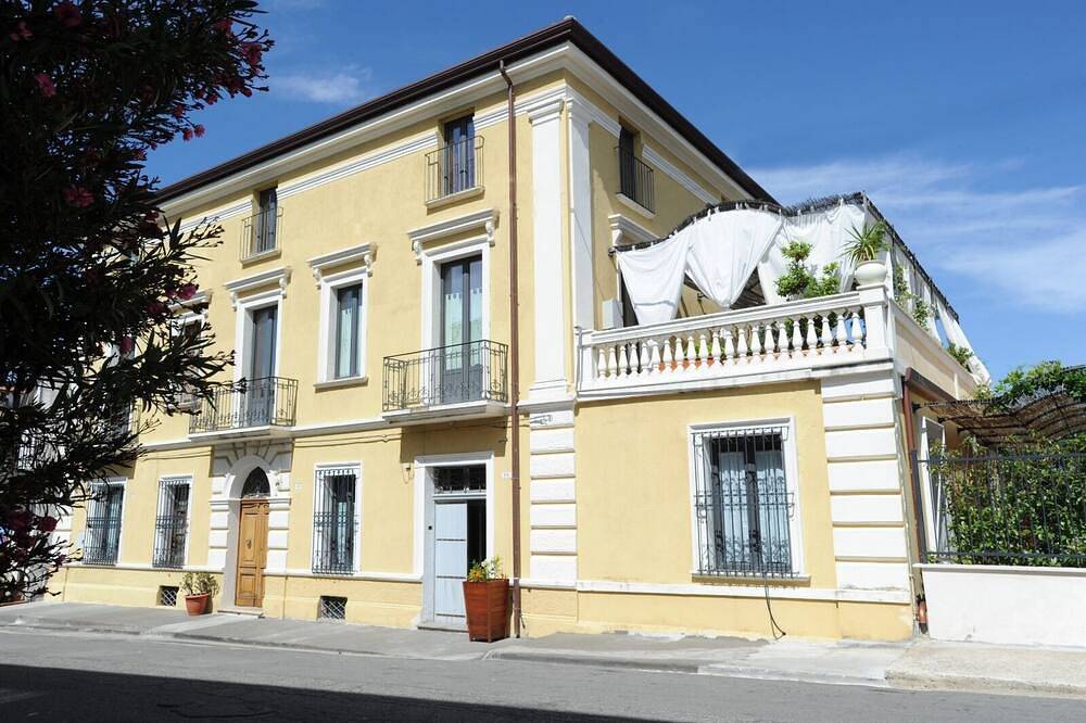 Scura palace home of the Scura family in Vaccarizzo Albanese, Provincie Cosenza