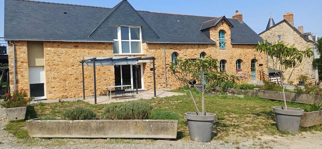 Location de vacances pour 7 personnes, avec jardin et terrasse, animaux acceptés à Ahuillé - 2