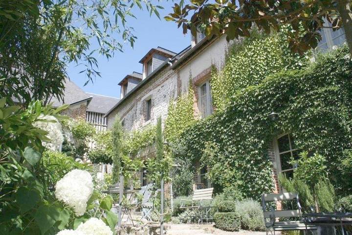 Chambre d’hôte pour 4 personnes, avec Terrasse et Jardin ainsi que Sauna et Vue