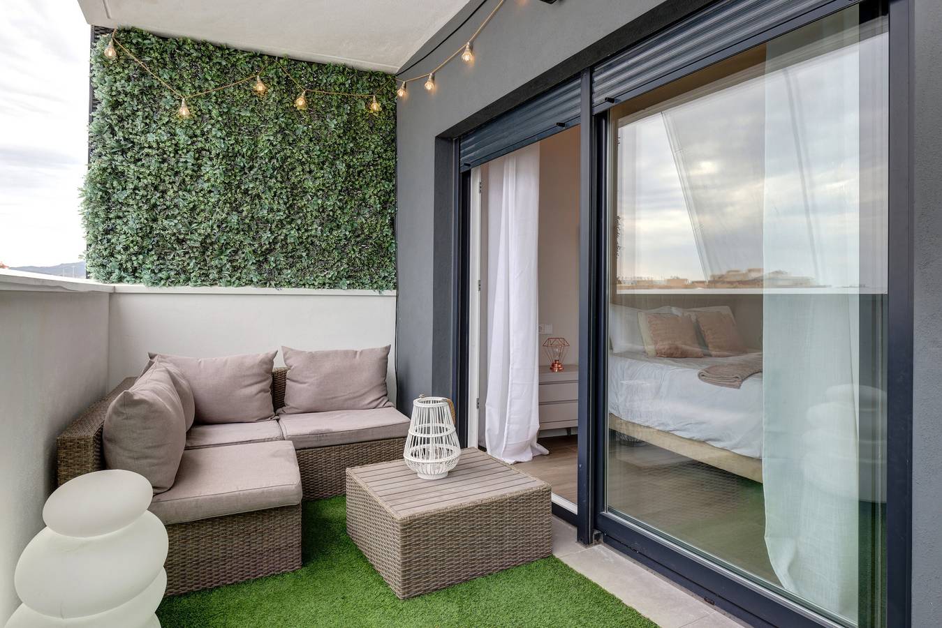 Entire apartment, Apartment 'Wellingtonia' with Sea View, Pool, Padel Court & Wi-Fi in Estepona, Costa del Sol