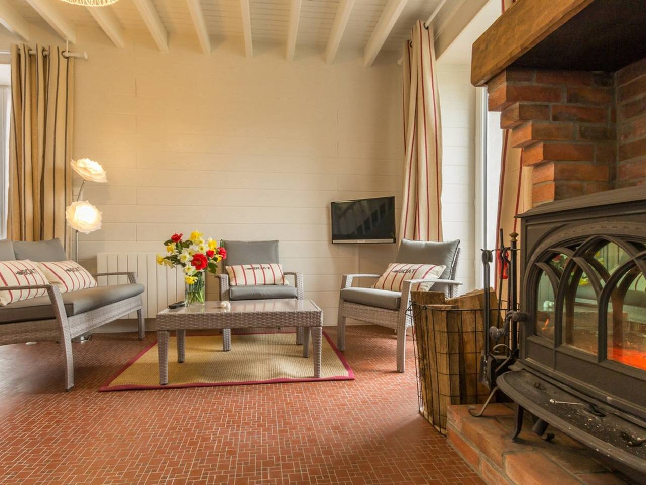 Casa encantadora con jardín cerrado, wifi, admite mascotas y aparcamiento in Saint-Pair-sur-Mer, Côte de la Déroute