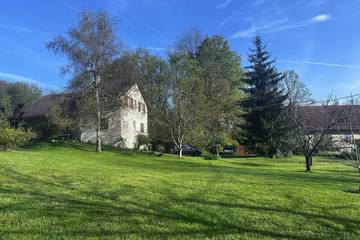 Gîte pour 10 personnes, avec jardin à Lépin-le-Lac