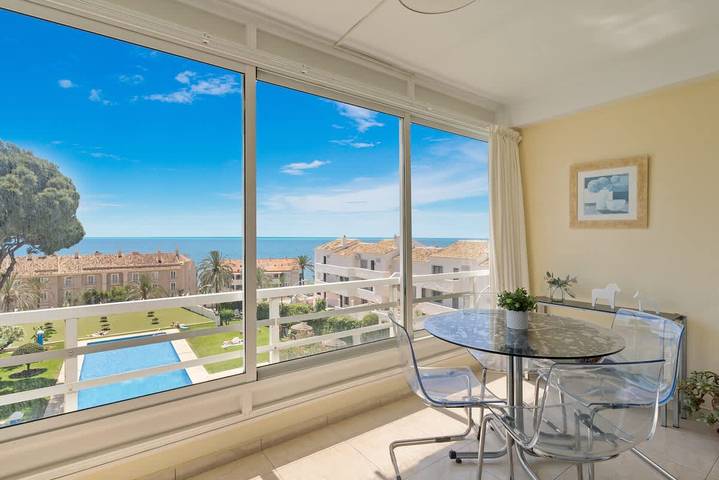 Appartamento intero, Seaview Apartment with Pool by Costarentals in Benalmádena Costa, Benalmádena