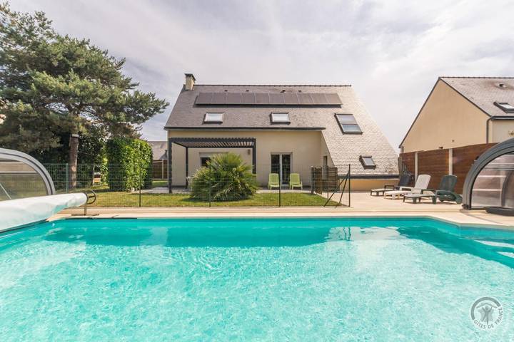 Gîte pour 10 personnes, avec jardin ainsi que terrasse et piscine, animaux acceptés à Pontorson