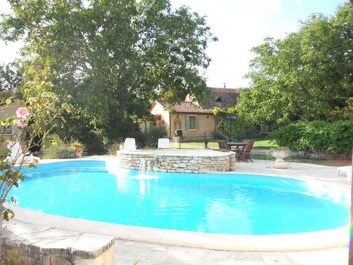 Location de vacances pour 6 personnes, avec jardin ainsi que piscine et terrasse en Dordogne - 3