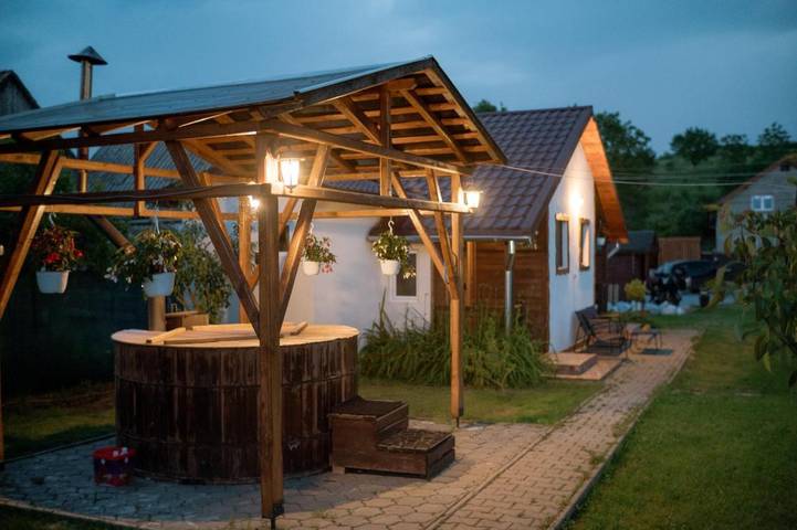 Location de vacances pour 4 personnes, avec vue et jardin ainsi que piscine et balcon dans Mureș - 4