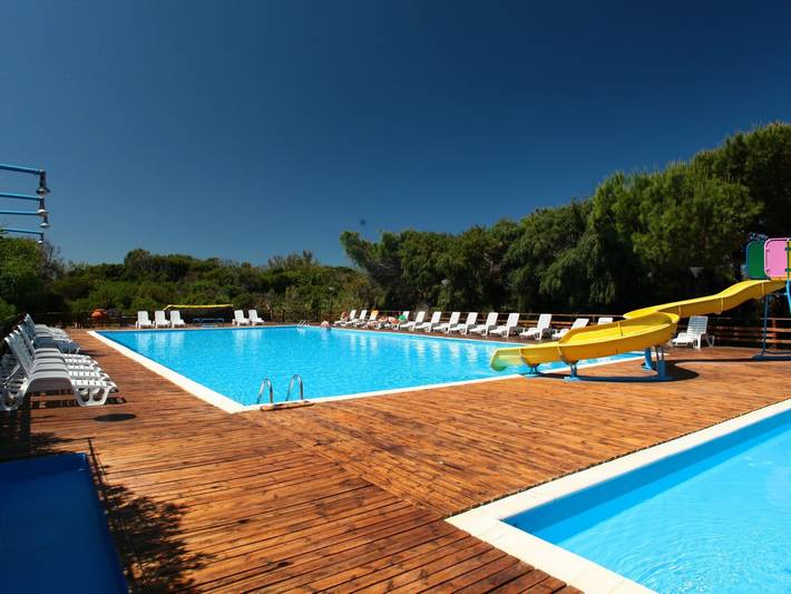 Casa vacanza per 5 persone, con Terrazza e Piscina per bambini a Cuglieri