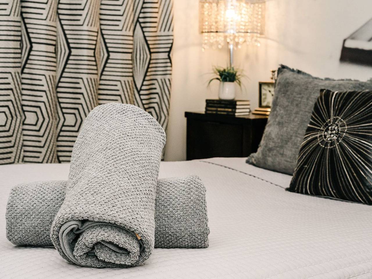 Ganze Wohnung, Moderne Suite in der Nähe des Flughafenkrankenhauses Henday Town Ctr in Edmonton, Alberta