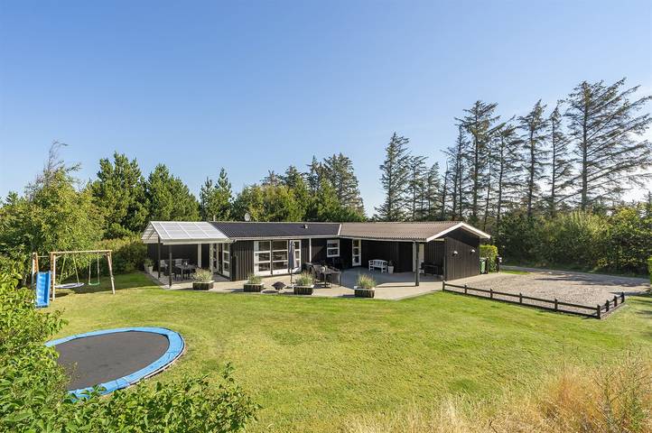 Ferieudlejning for 6 personer, med terrasse og sauna i Thorup Strand