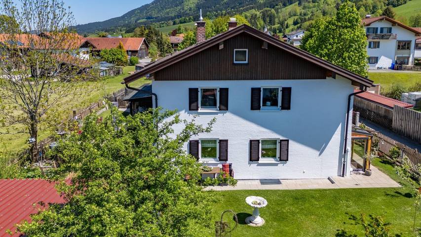 Ferienwohnung für 4 Personen, mit Balkon und Terrasse sowie Whirlpool und Garten in Halblech