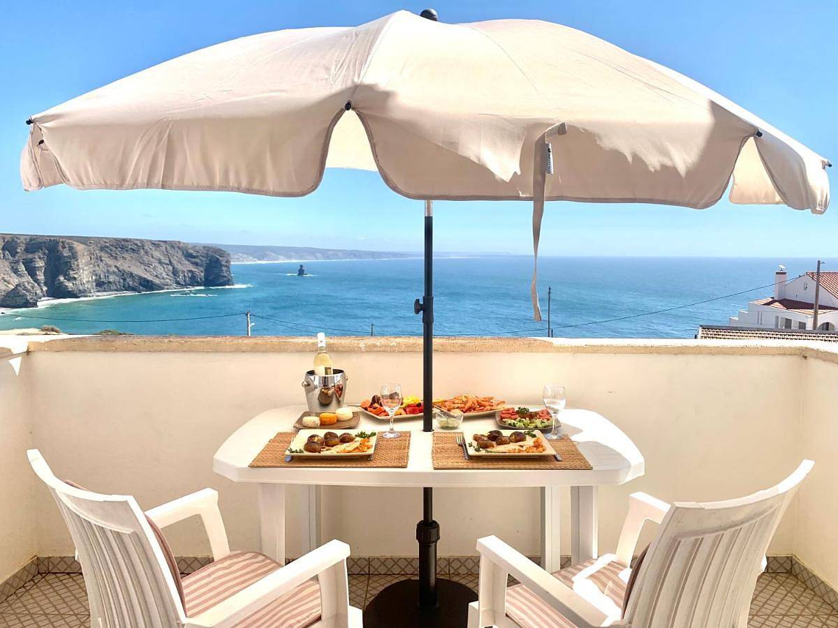 Apartamento inteiro, Apartment Praia Arrifana with Balcony and Sea View in Arrifana, Aljezur