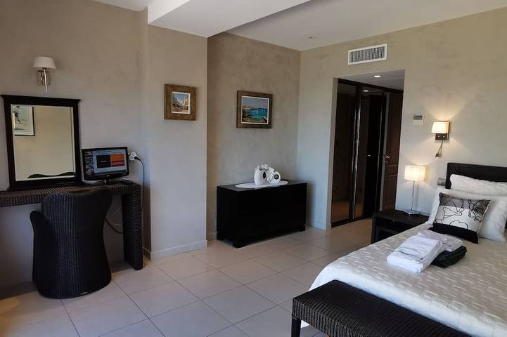 Villa pour 10 personnes, avec sauna et jacuzzi ainsi que terrasse et jardin dans Anthéor - 4