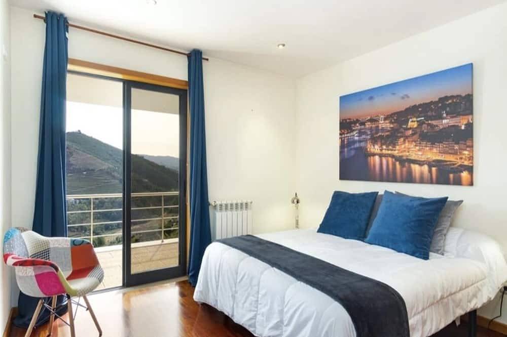 Villa with pool in the Douro Valley in Serra do Marão, Baião