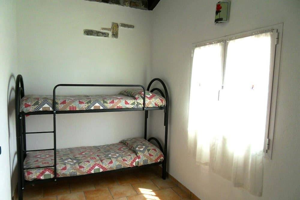 Ganze Wohnung, Vacation home with 3 apartments with private garden with sea view and swimming pool! in Pompeiana, Riviera di Ponente