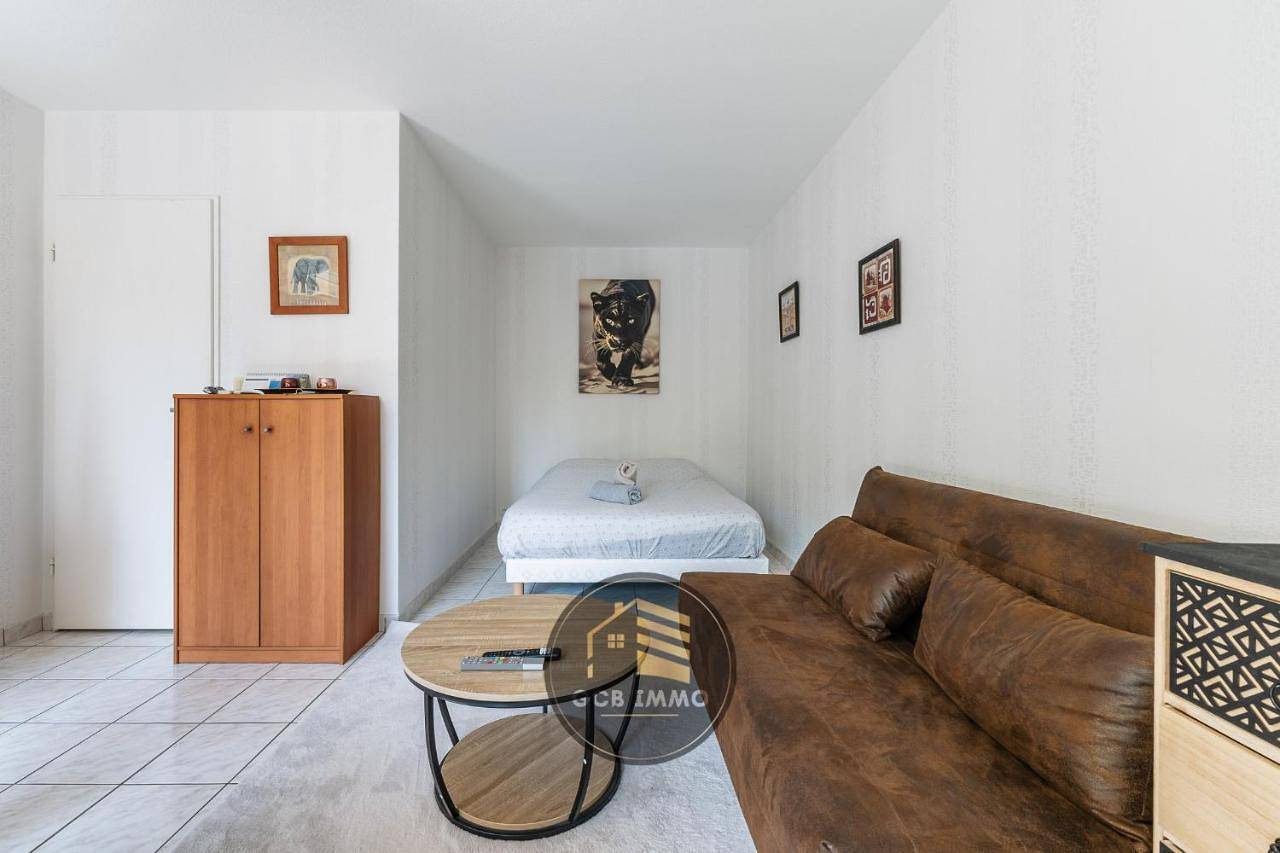 Appartement entier, Studio with Balcony in Meylan, Isère
