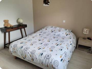 Gîte pour 4 personnes, avec terrasse et vue à Quintin