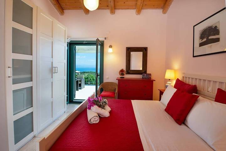 Private Villa mit spektakulärer Aussicht, Infinity-Pool, nur 3 Minuten Fahrt nach Gaios in Gaios, Paxos