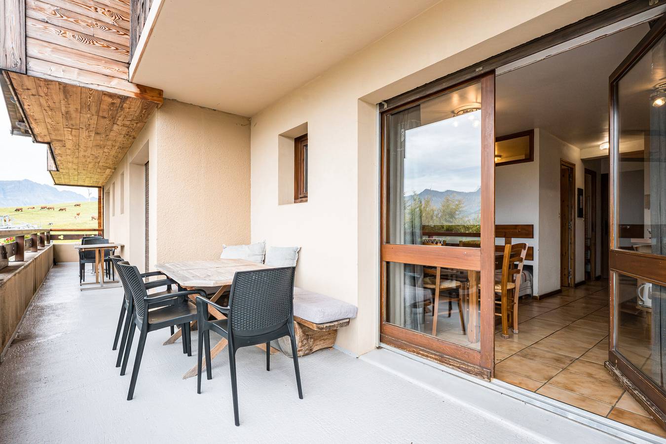 Appartement entier, Appartement '6 - Perce Neige' avec vue sur les montagnes, terrasse partagée et Wi-Fi in Cohennoz, Région d'Albertville