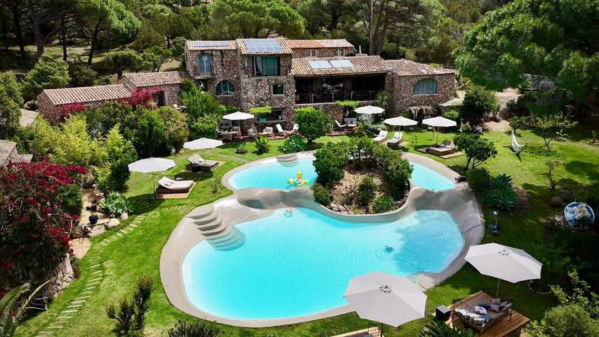 Hôtel pour 3 personnes, avec Balcon et Jacuzzi ainsi que Terrasse et Jardin